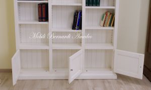 Libreria in legno bianco con 3 vani 3 antine e ripiani a giorno
